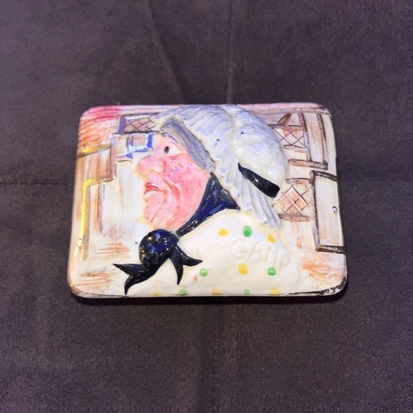 Mrs Gamp Sandland Porcelain Trinket Box - Picture 12 of 12